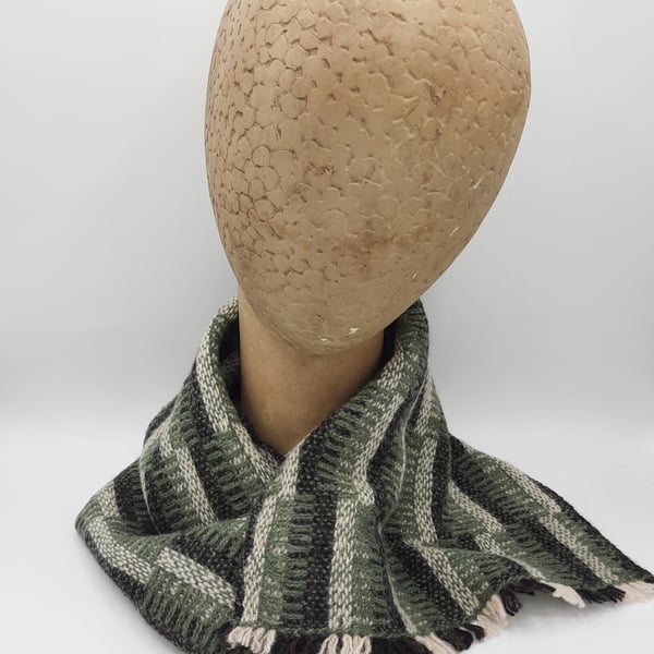 Mid-century 'tidy' lambswool scarf - sage ladders