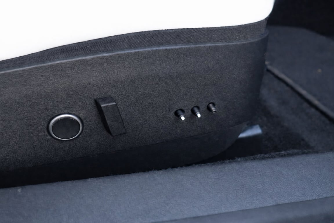 Tesla model 3 seat adjustment button - Part no: 1094947-00-E - 45 - 30 - 15mm