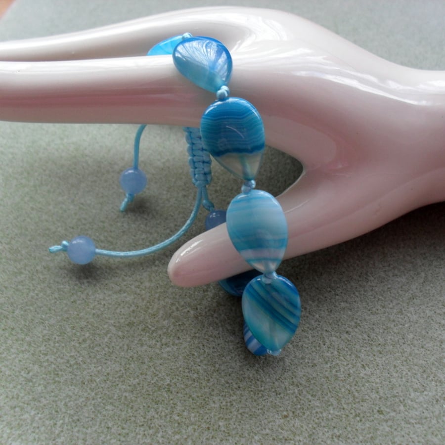 Blue Agate and Quartz Knotted Bracelet