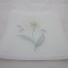 Handmade  fused glass trinket bowl or soap dish - white with daisy