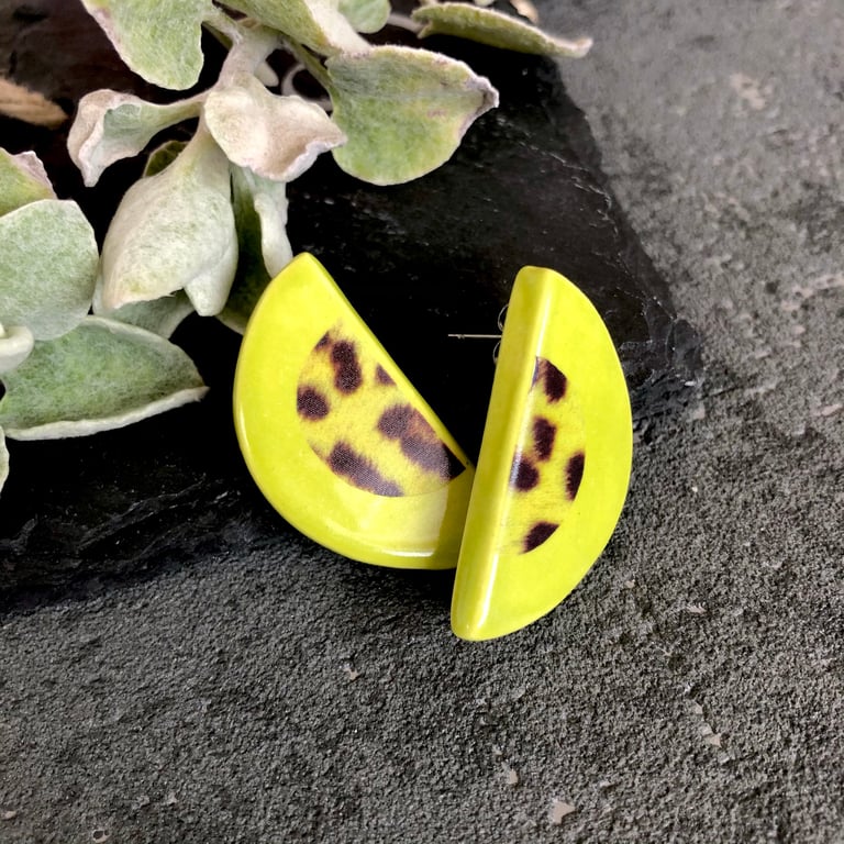 Ceramic half moon earrings - Lime