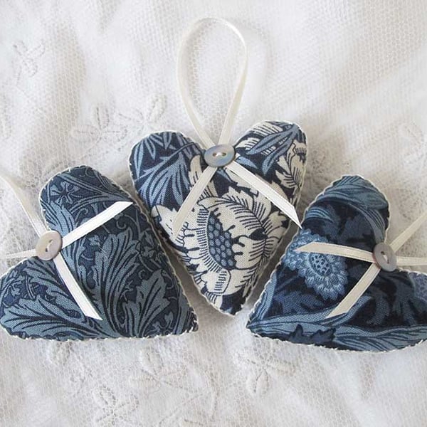SET OF 3 WILLIAM MORRIS LAVENDER BAGS - HEART SHAPED
