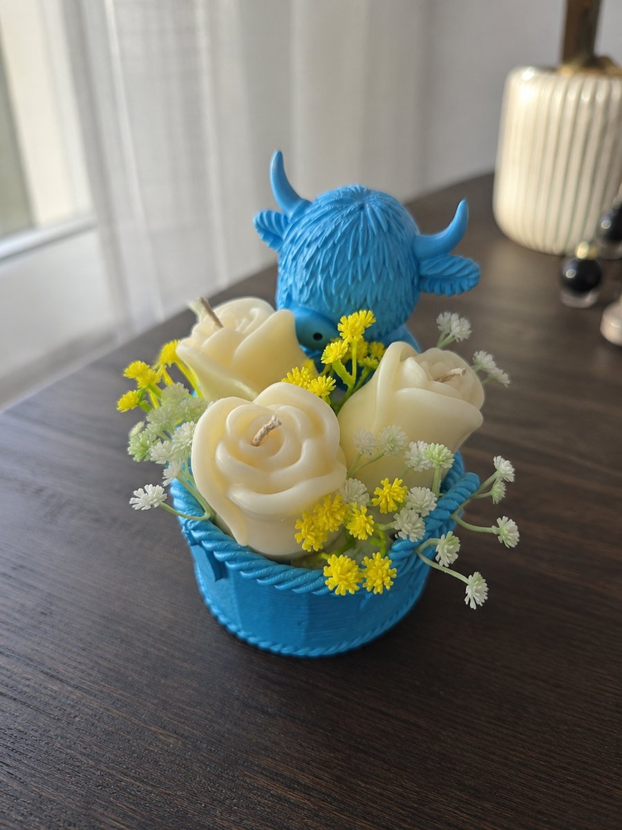  Highland Calf Rose Candle Bouquet