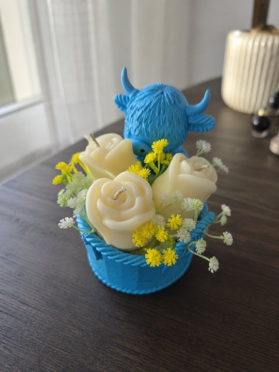  Highland Calf Rose Candle Bouquet