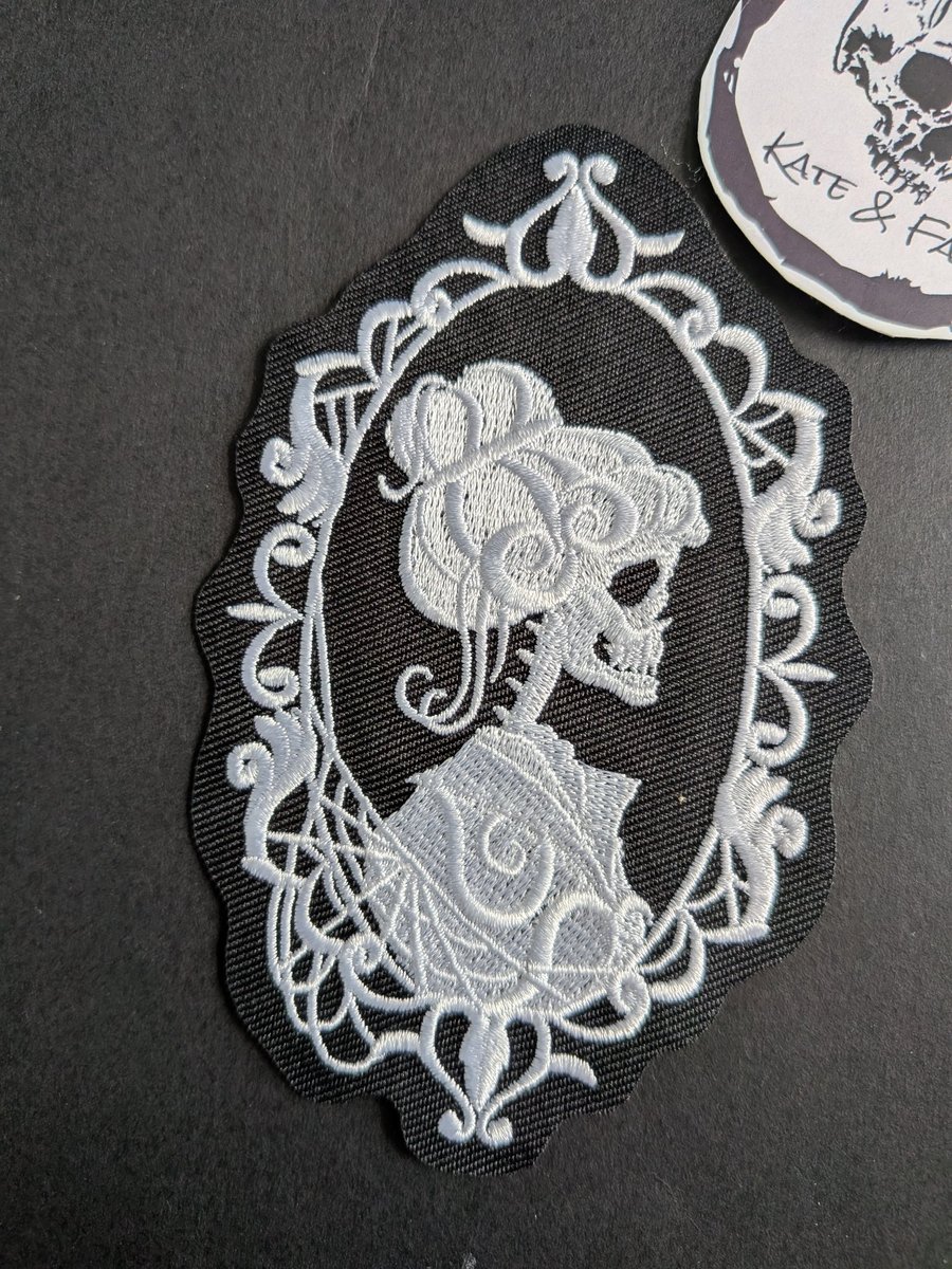 Gothic Skeleton Cameo Embroidered Iron-On Patch - 12x7.3cm