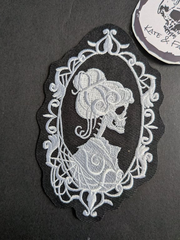 Gothic Skeleton Cameo Embroidered Iron-On Patch - 12x7.3cm