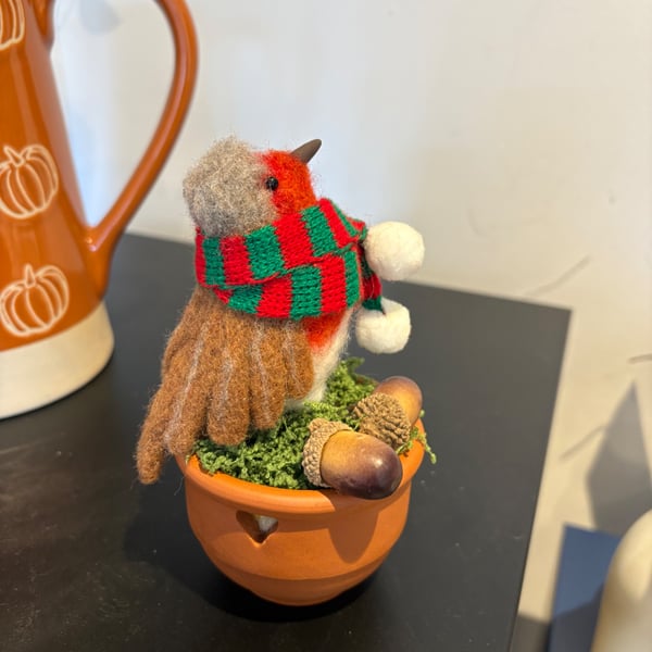 Gorgeous felted Christmas Robin