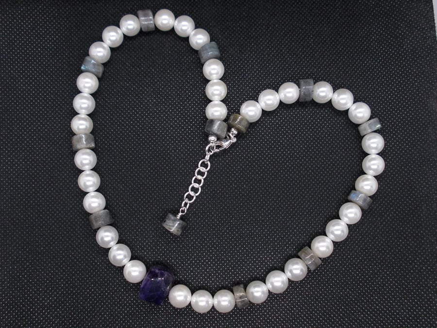 Sale - Shell pearl, labradorite and amethyst necklace