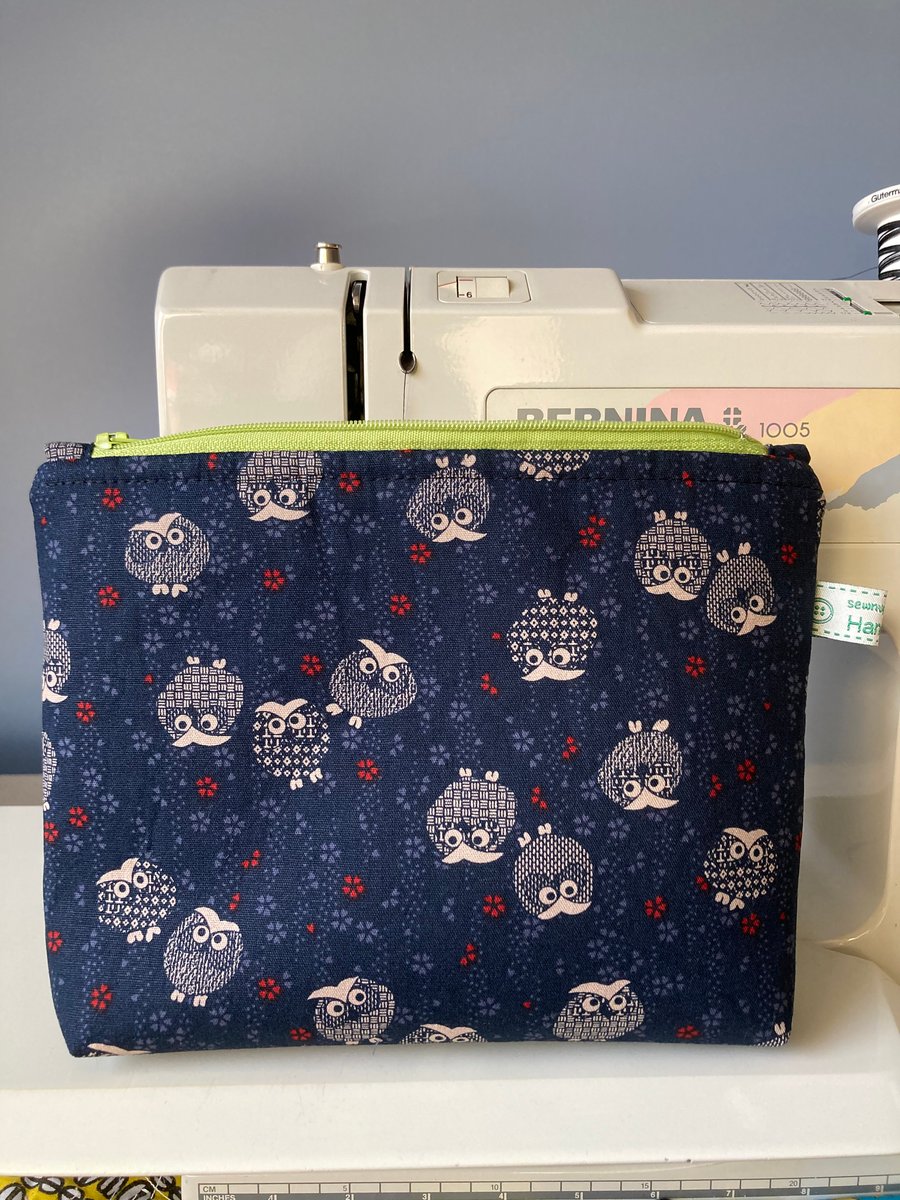Zipped pouch bag owl print navy blue