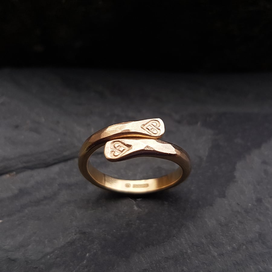 Coorie Ring 9ct gold