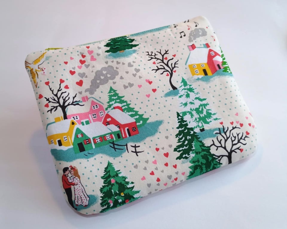 Zipped pouch bag - Romantic Christmas scene - Snowy houses with kissing couple