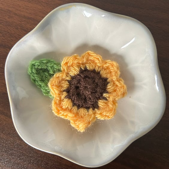 Crocheted small sunflower brooch 