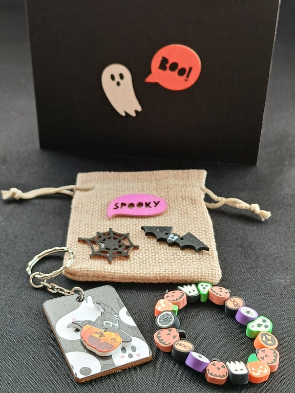Halloween bracelet and keyring in a gift bag.