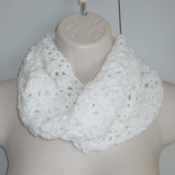 crochet lacy infinity scarf cowl ( FA 471 J5 )