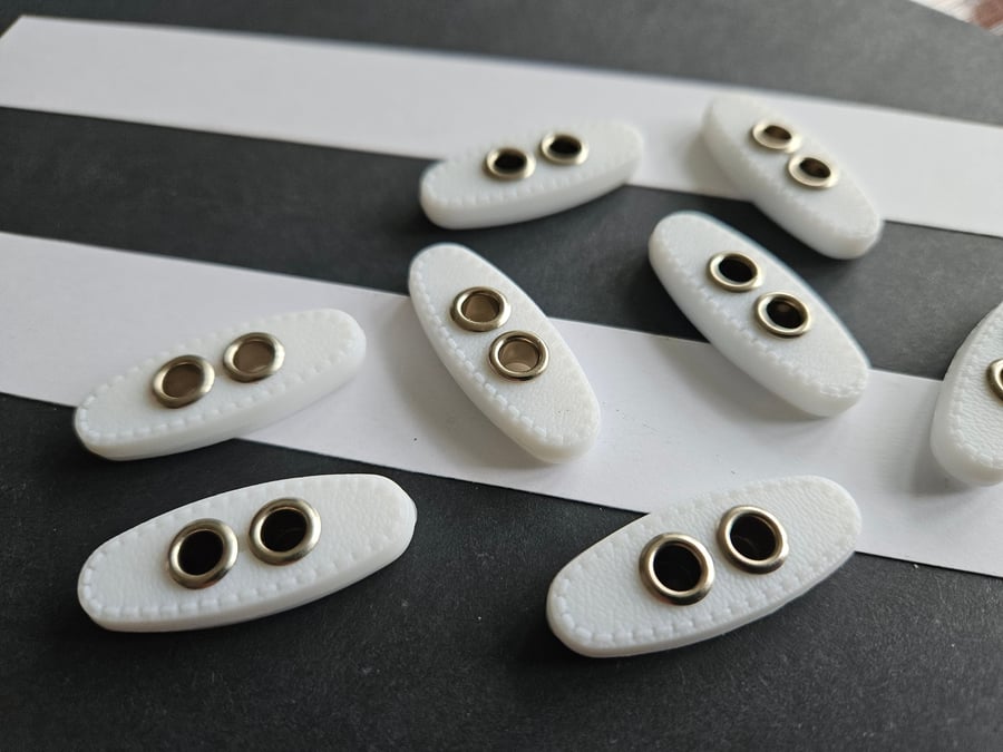 35mm (1.1 4")Toggle Button White with Eyelets