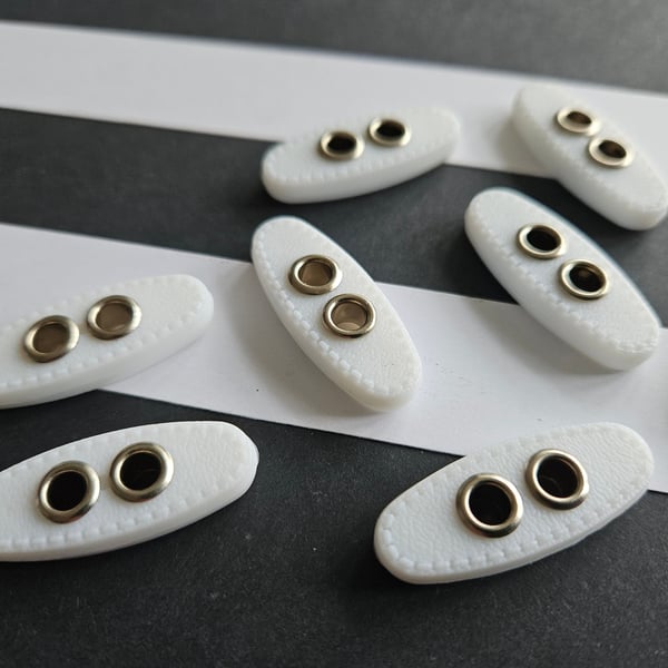 35mm (1.1 4")Toggle Button White with Eyelets