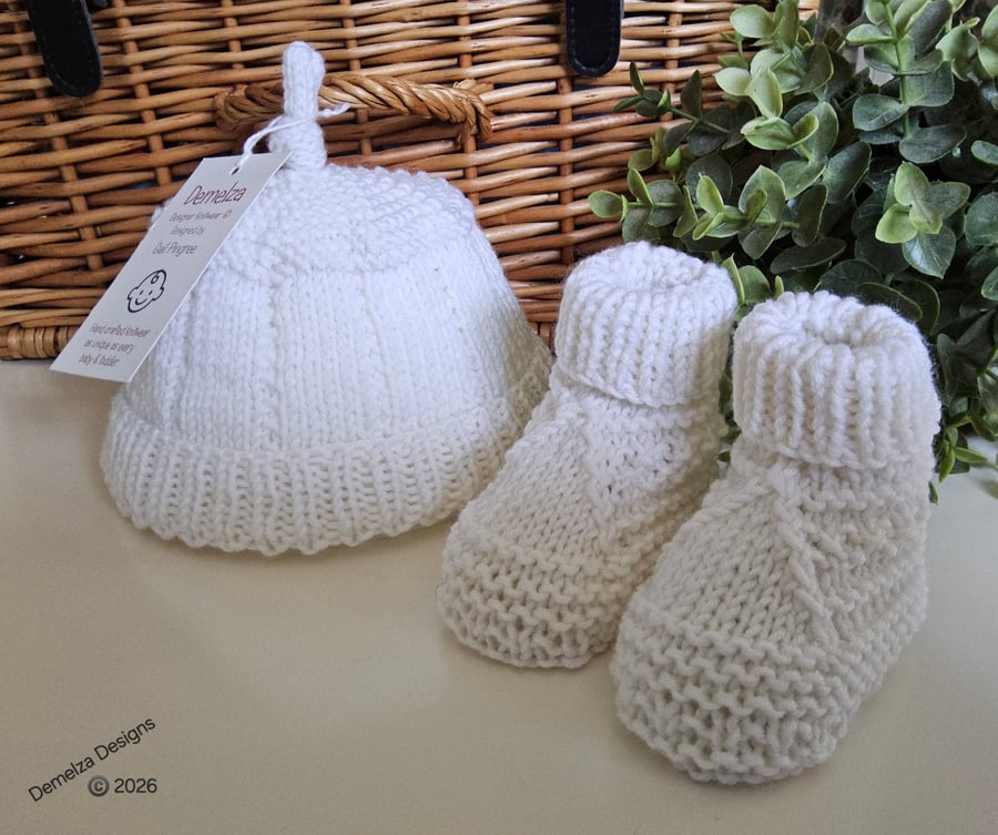 Designer Luxury Merino Wool Baby Hat & Booties Set 0-3 months size