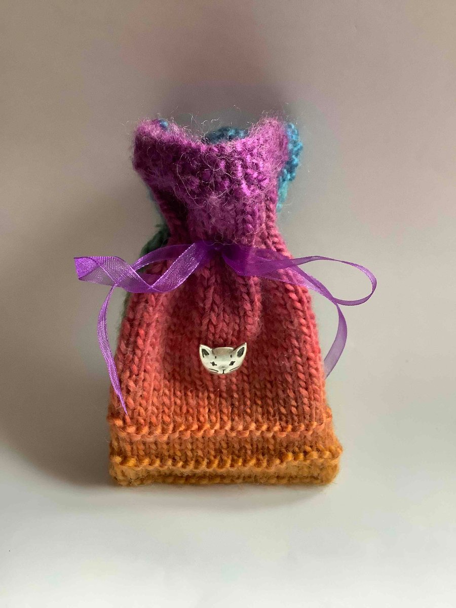 Silver cat knitted gift bag