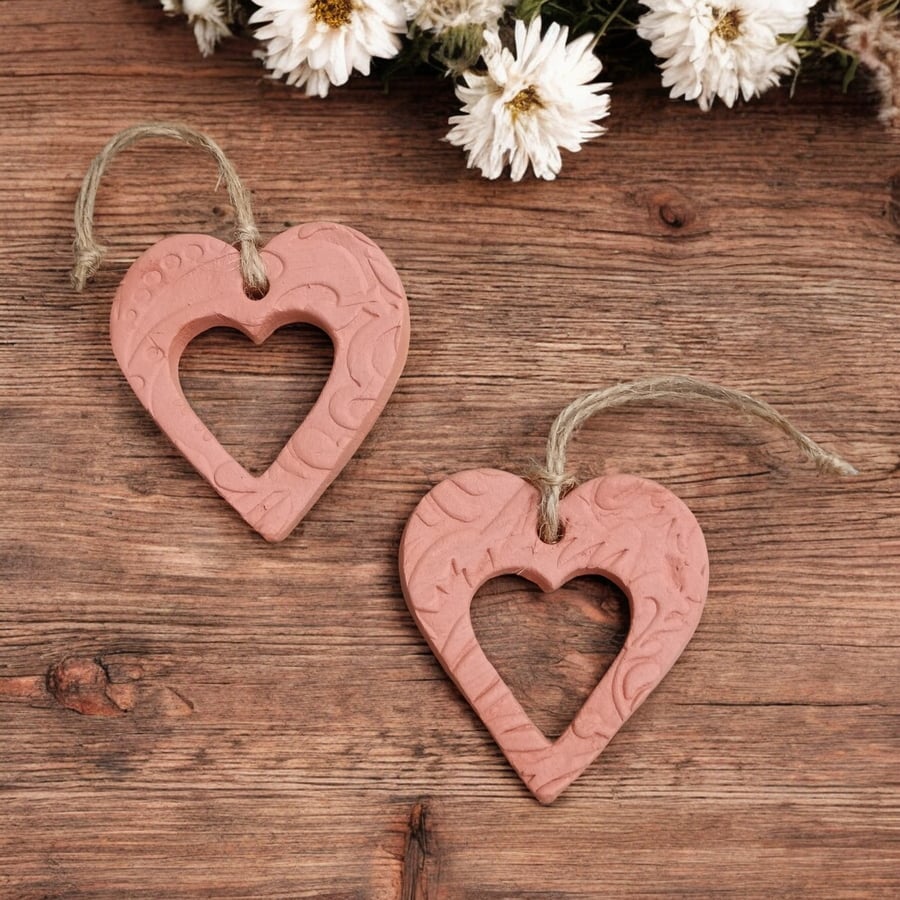 Embossed Peek-A-Boo Heart Hanging Terracotta Diffuser