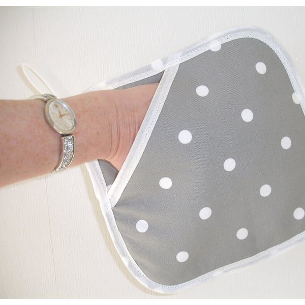 Pot Holder Glove Grab Mat Kitchen Cookware Pad Grey and White Dots Mitt