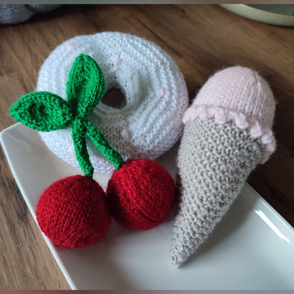 Knitted sweet treats