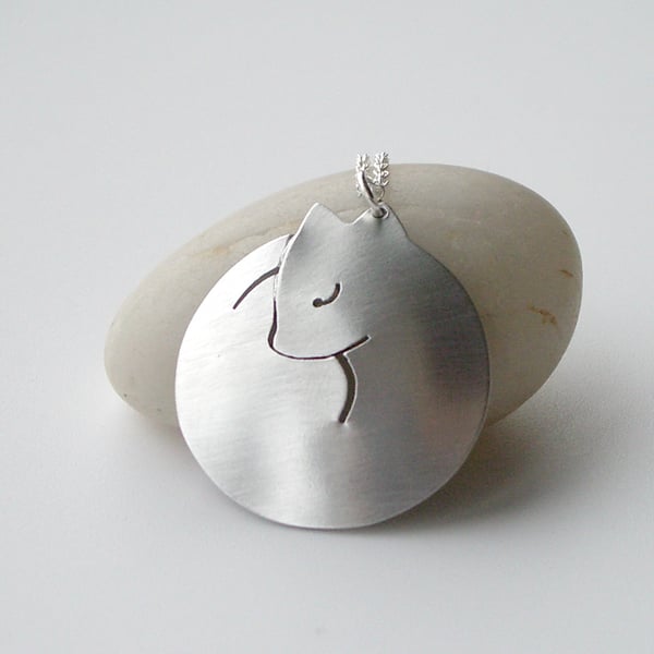 Cat necklace pendant in brushed aluminium 