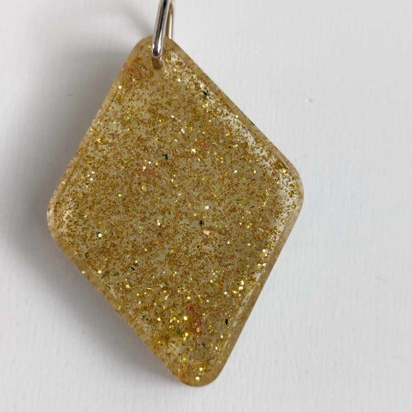 Diamond Shape Resin Pendant With Gold Glitter