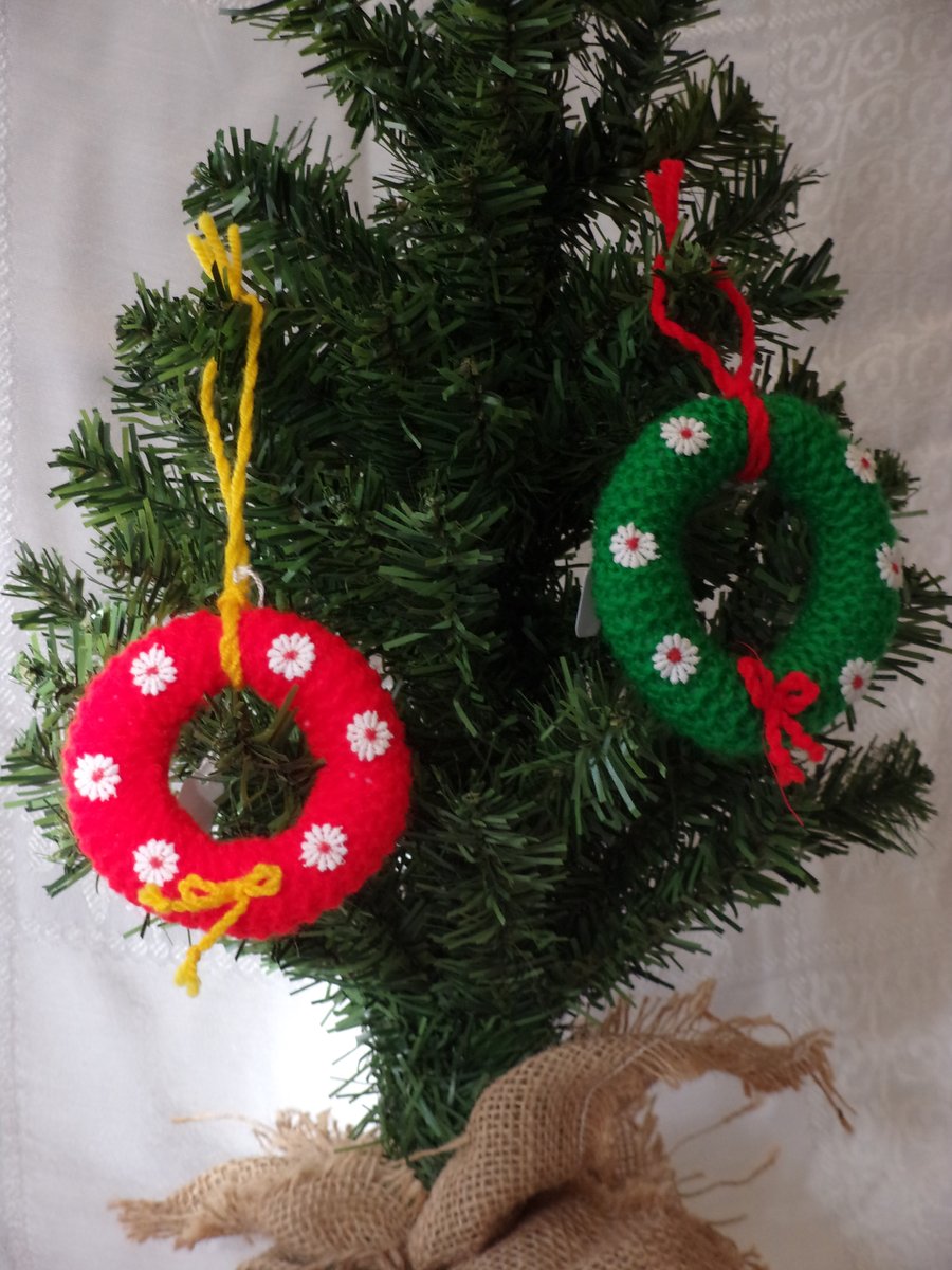 Mini Knitted Wreath