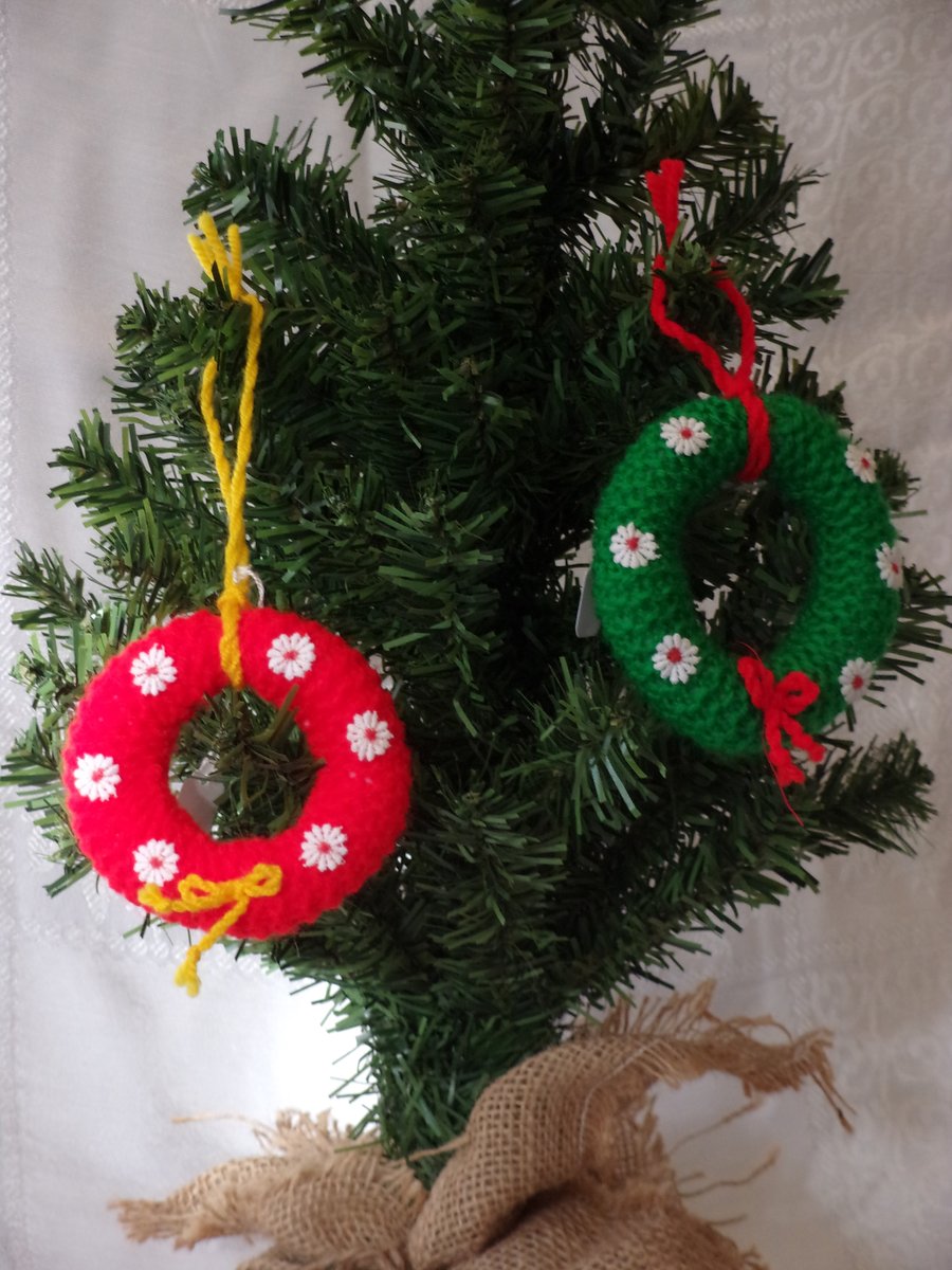Set of 2 Mini Knitted Wreath Decorations
