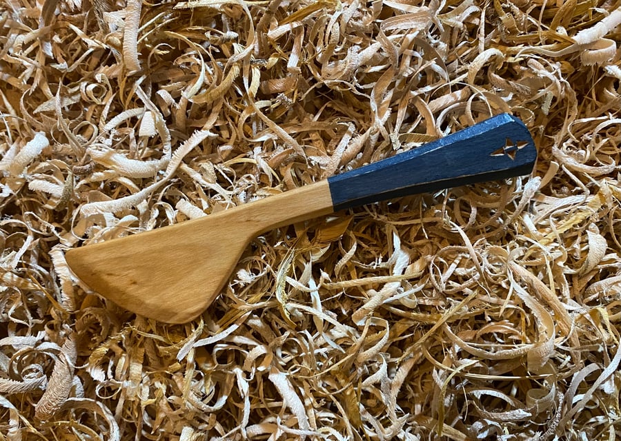 Birch Wood Spreader with navy blue chip carved handle