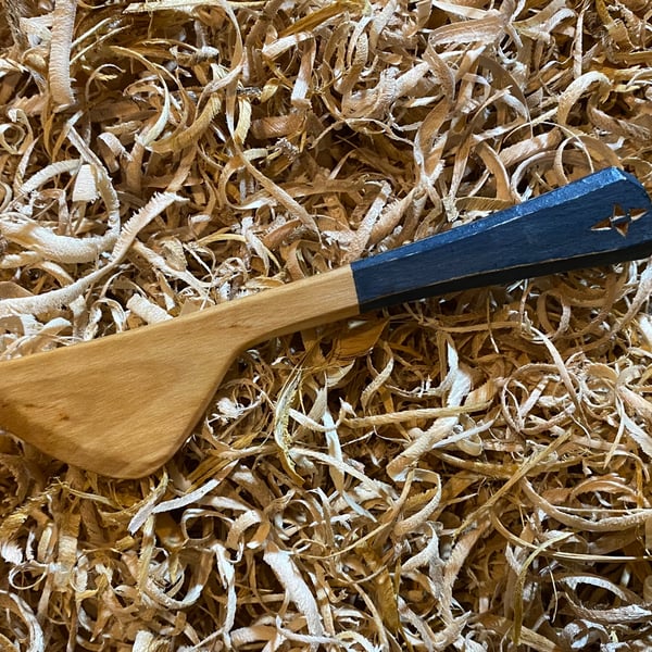 Birch Wood Spreader with navy blue chip carved handle