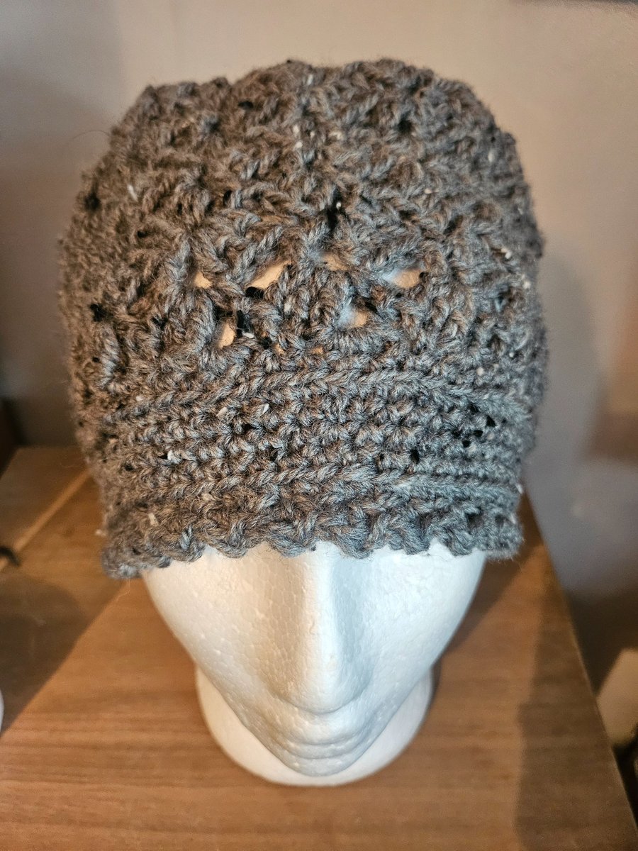 Grey Tulip Stitch Hat