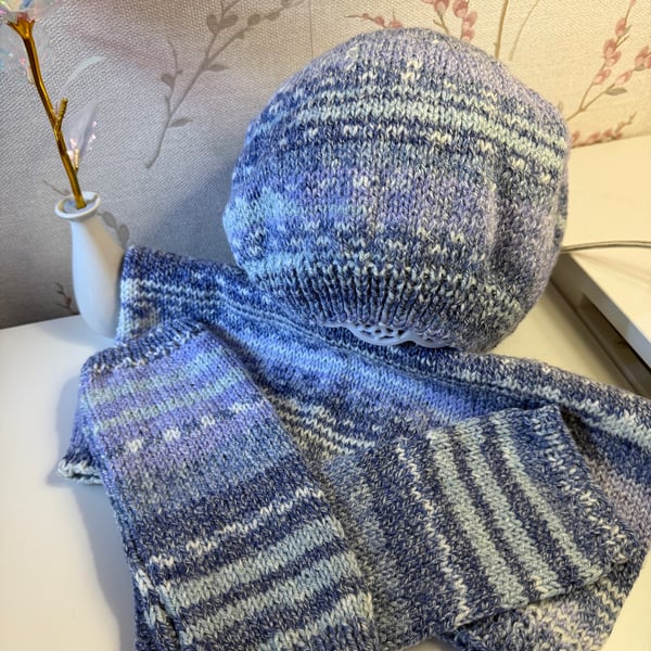 Ladies Beret, snood and wrist warmers.