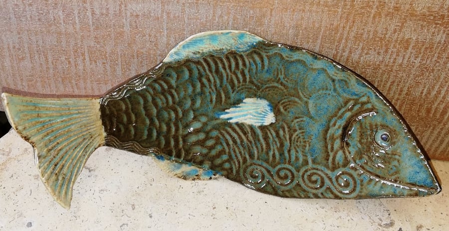 Beautiful fish-shaped concave ceramic dishes
