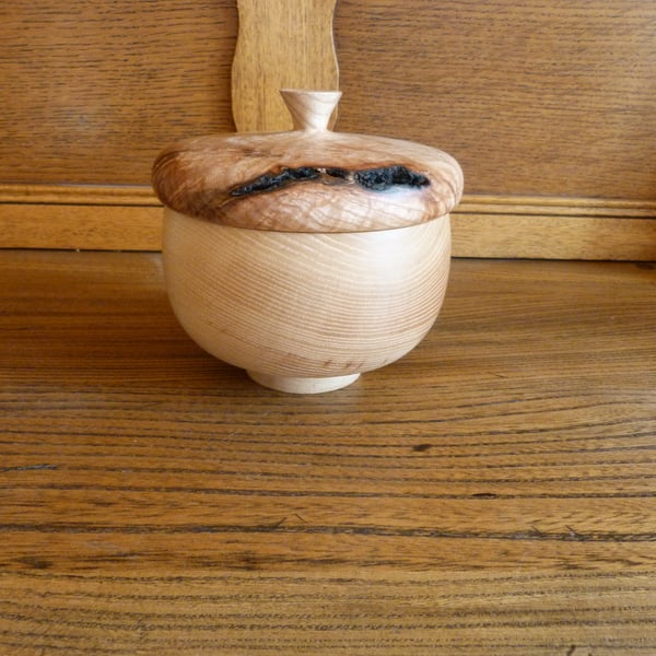 Ash lidded container