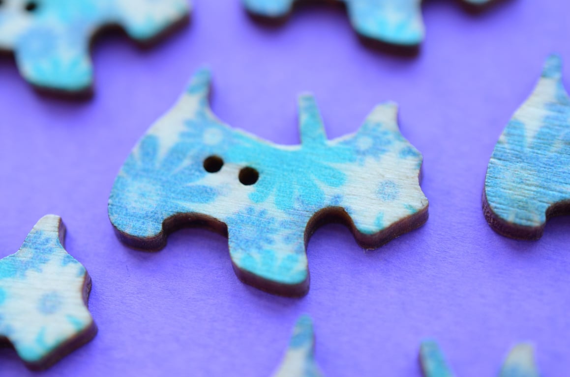 Wooden Scottie Dog Buttons Blue & Cream Flowers 6pk 28x20mm Scotty (DG22)