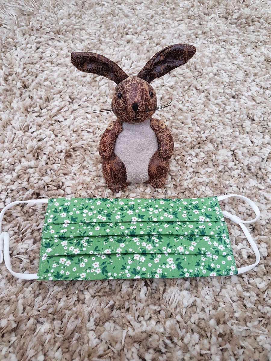 Adult face covering - Green Daisy print 