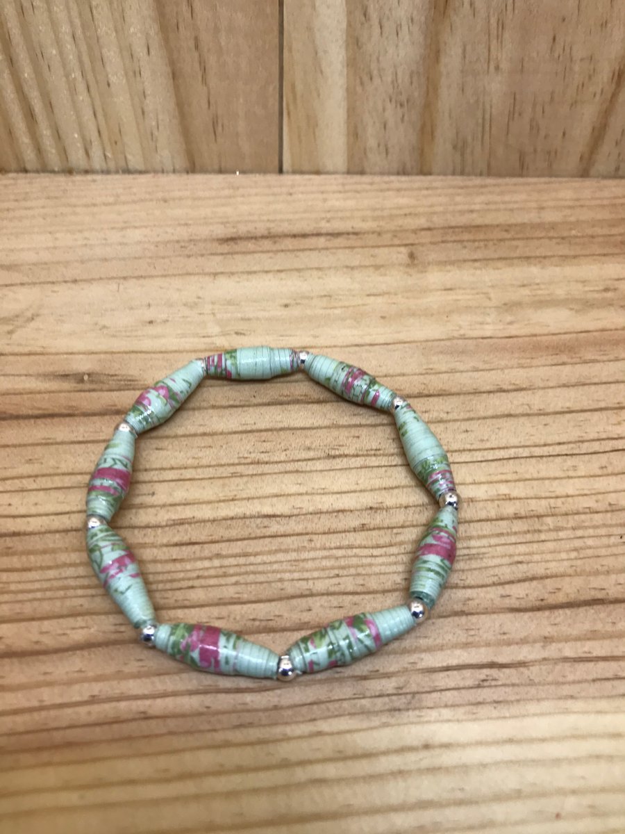 Paper Bead Bracelet. (224)