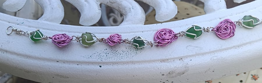 LILAC PINK ROSES WITH GREEN SEAGLASS LEAVES - Bracelet 