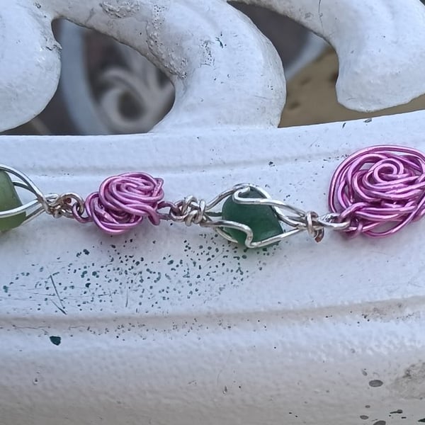 LILAC PINK ROSES WITH GREEN SEAGLASS LEAVES - Bracelet 