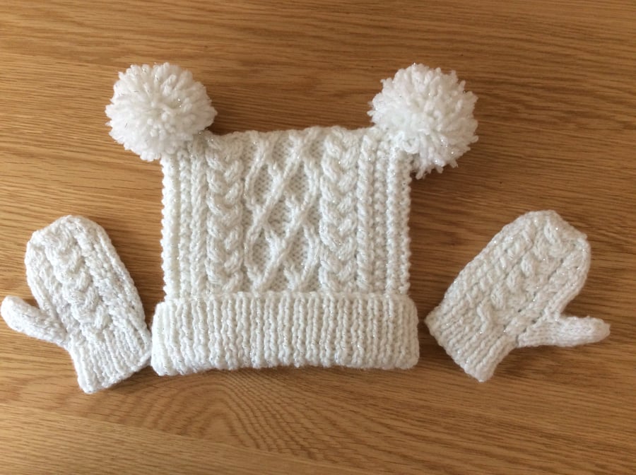 Funky White Sparkle Hat And Mittens With Cables And Bobbles Great Gift (R372)