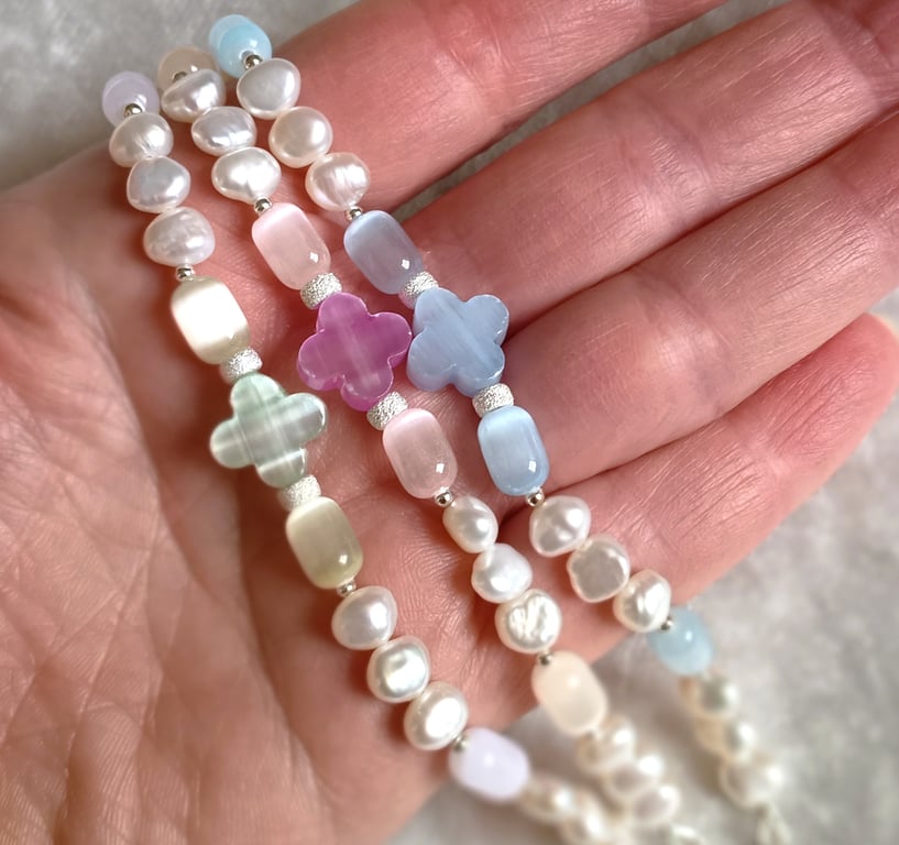 Pearl & Selenite Gemstone Four Leaf Clover Silver Bracelet: Heart Chain Extender