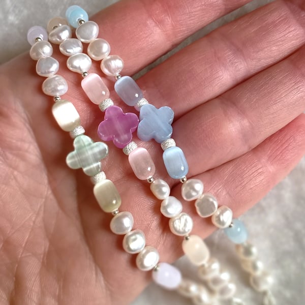 Pearl & Selenite Gemstone Four Leaf Clover Silver Bracelet: Heart Chain Extender