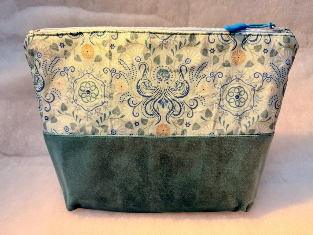 Octopus marine - Large zipped pouch for toiletries, shaving kit, art supplies...