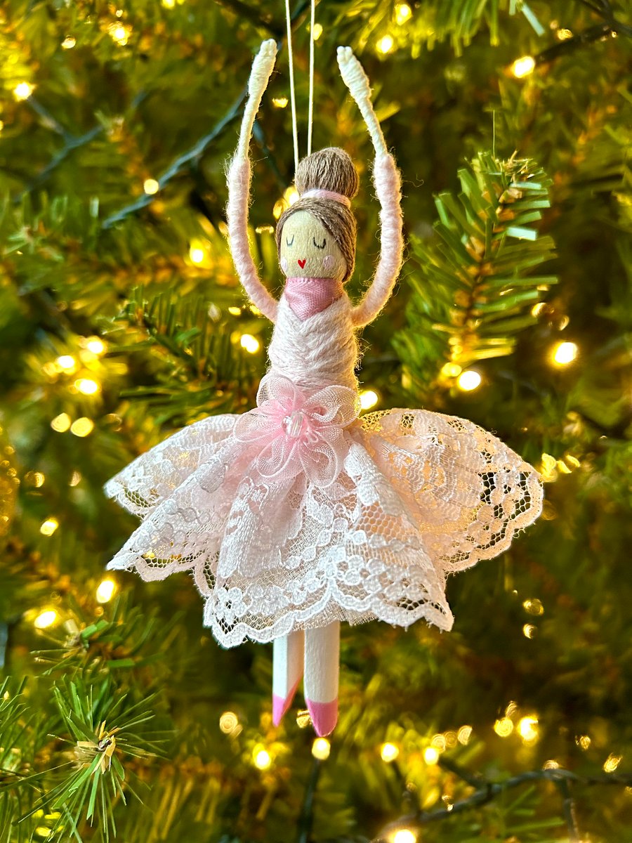 Ballerina Peg Doll (brown hair)