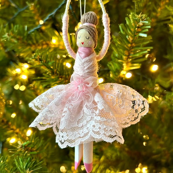 Ballerina Peg Doll (brown hair)