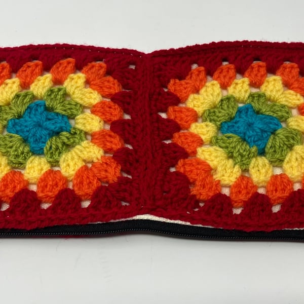 Crochet zip up pouch