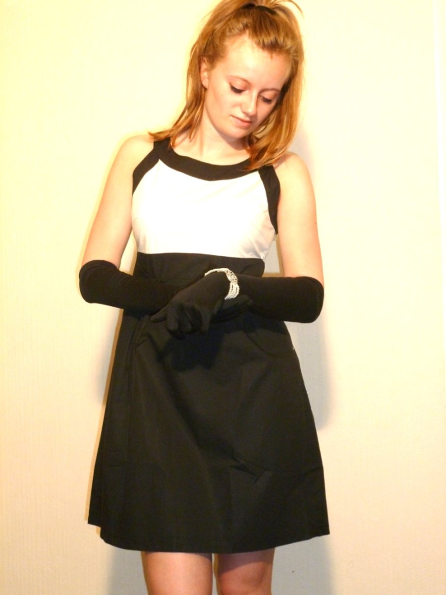 SALE Retro 60s Style Black White Dress 12-14