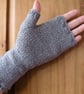  Grey fingerless gloves  wrist warmers - Image 3