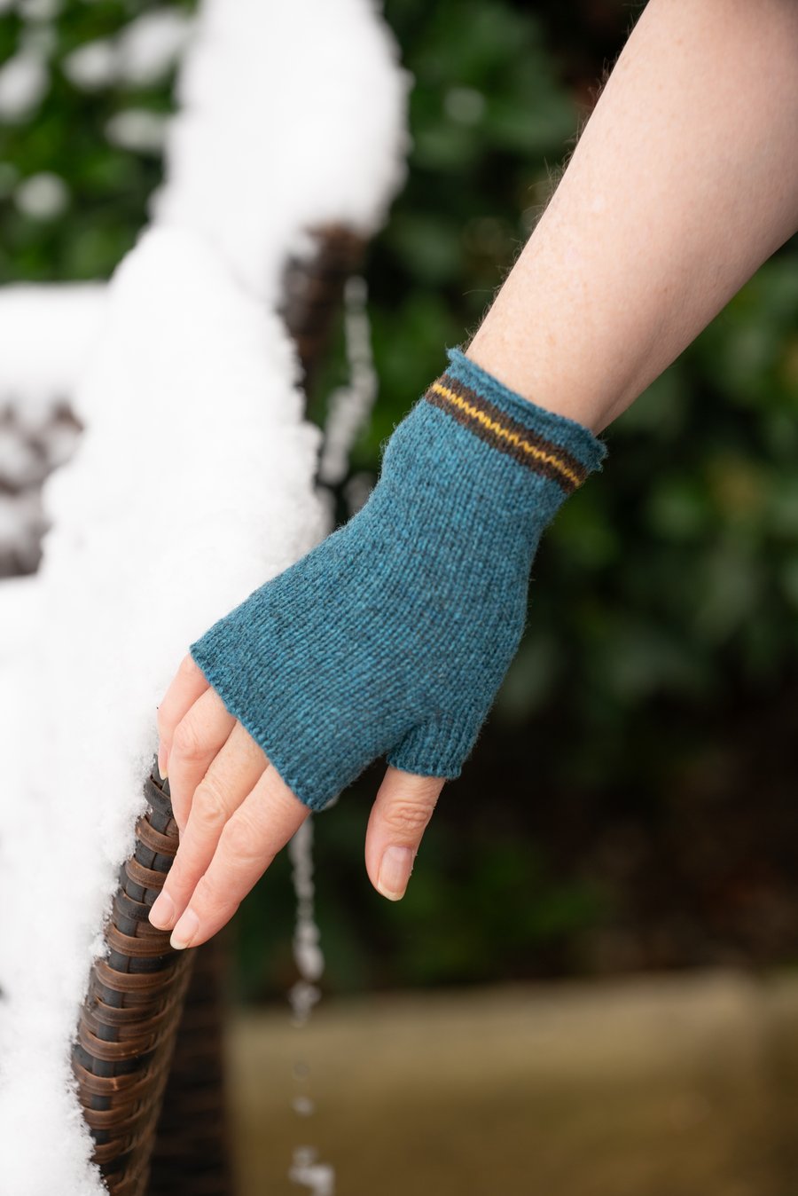 Teal fingerless gloves. Wrist warmers. Texting Gloves. Knitted ready to post 